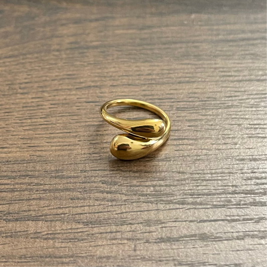 Asymmetrical Twist Ring, Gold.