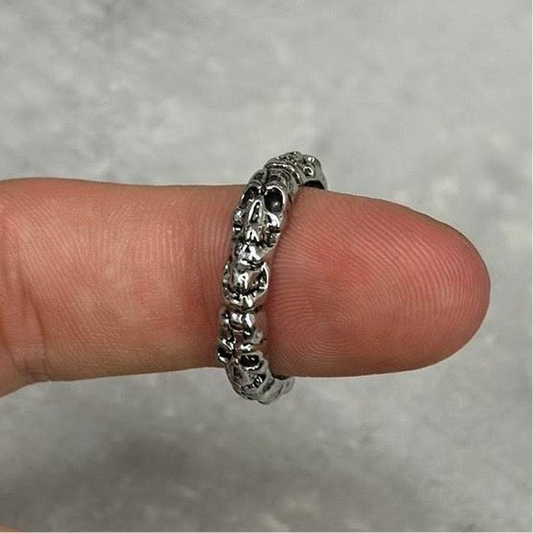 Skulls Ring, Silver.