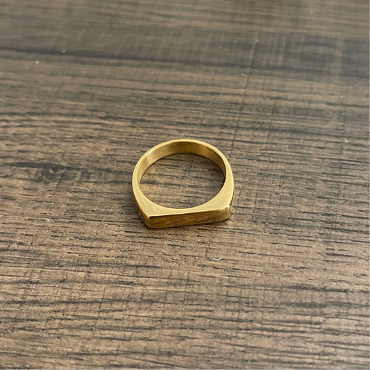 Flat Top Rectangular Signet Ring, Gold.