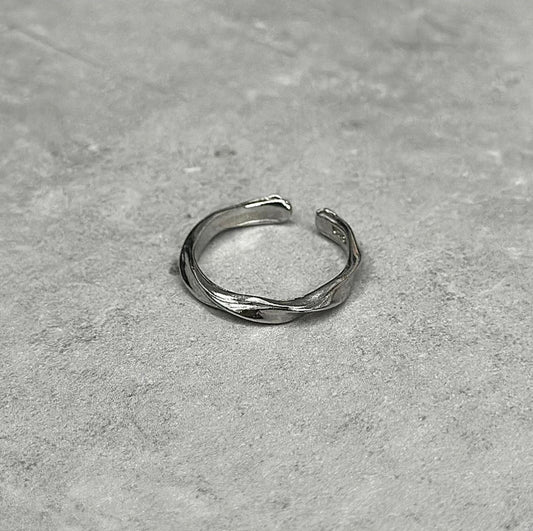 Curved Spiral Ring, Silver.