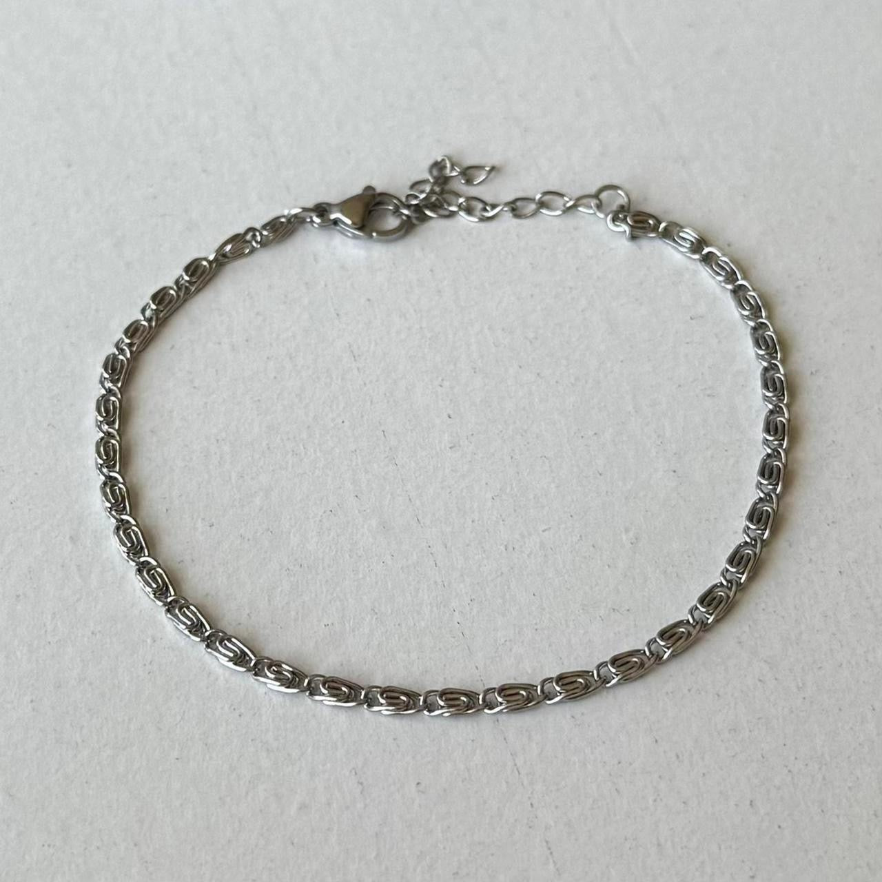 Thin Paperclip Bracelet, Silver.