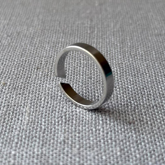 Slit Rounded Band Ring, Silver.