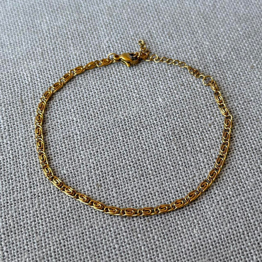 Thin Paperclip Bracelet, Gold.