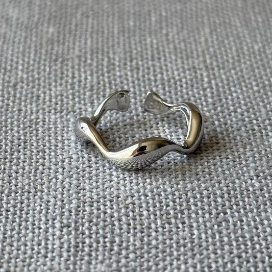 Asymmetrical Flow Ring, Silver.